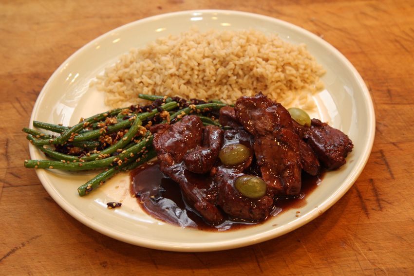 Ternera en salsa de alubias negras